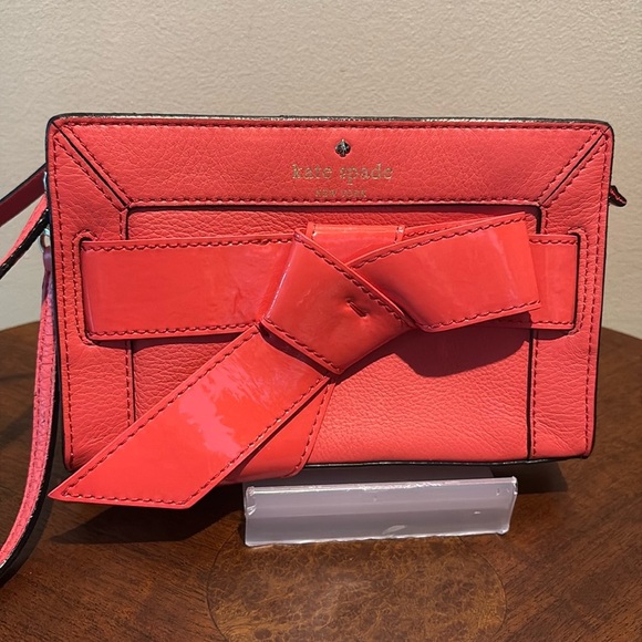 Kate Spade wristlet pebble leather/patent bow on front orangeish red gold NWOT - Picture 1 of 13